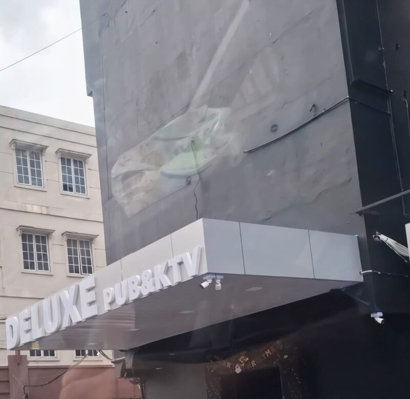 Deluxe PUB dan KTV yang berlokasi di kawasan Windsor, Kecamatan Lubuk Baja, Kota Batam