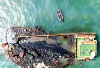 Kapal LCT Mutiara Garlib Samudera kandas di Perairan Pulau Dongas Batam