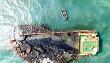 Kapal LCT Mutiara Garlib Samudera kandas di Perairan Pulau Dongas Batam