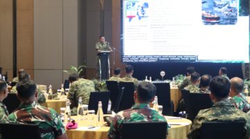 Para komandan satuan (Dansat) serta aparat intelijen TNI wilayah Kepulauan Riau (Kepri). Kegiatan pengarahan digelar di Ballroom Marriott Harbour Bay Batam, Kamis (16/4/2026)