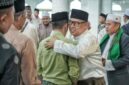Wakil Gubernur Kepri, Nyanyang Haris Pratamura bersilaturahmi bersama warga usai melaksanakan Salat Iduladha 1447 H masyarakat Kabupaten Lingga di Masjid Besar Azzulfa, Jalan Kartini, Dabo Lama, Kecamatan Singkep, Rabu (27/5/2026)