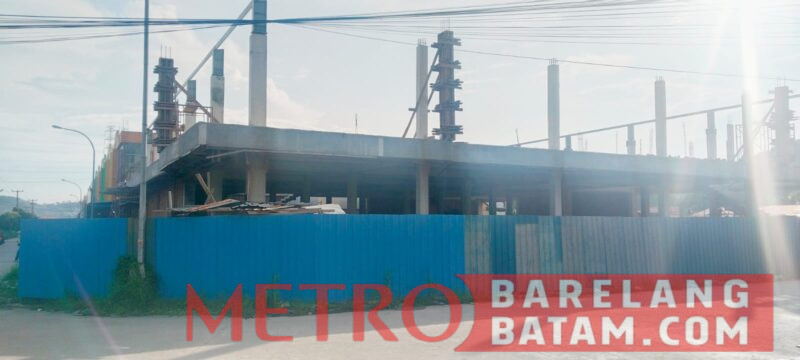 Sebuah bangunan gedung yang difungsikan sebagai swalayan grosir di kawasan Jalan Nugroho, Kelurahan Tanjung Riau, Kecamatan Sekupang