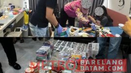 konferensi pers yang digelar di lokasi Tempat Kejadian Perkara (TKP), sebuah rumah indekos di kawasan Batu Ampar, Jumat (31/7/2026)