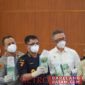 Foto : IstimewaKegiatan Acara Pemusnahan Barang Bukti Narkoba
Menteri Koordinator Bidang Politik, Hukum, dan Keamanan (Menkopolkam) RI, Ketua Komisi I DPR RI, Panglima TNI, Kapolri, Kepala BIN, Kepala Staf Angkatan Laut (Kasal), Kepala Badan Komunikasi Pemerintah RI, Dankodaeral IV, serta Direktur Jenderal Bea dan Cukai.
