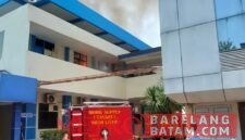 Kebakaran terjadi di gedung bagian belakang Kantor Pelayanan Utama Bea dan Cukai Tipe B Batam di kawasan Batu Ampar, Batam